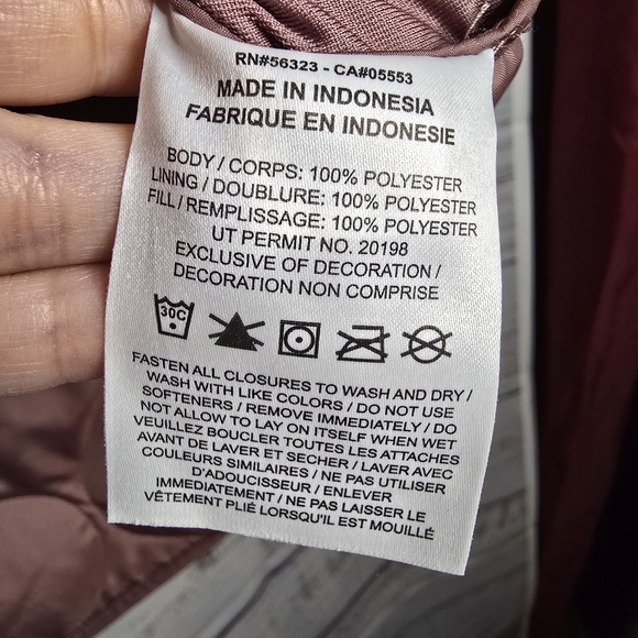 NWT Nike Quilted Puffer Vest Women’s Medium Mauve Snap Front With Pockets - Picture 6 of 7